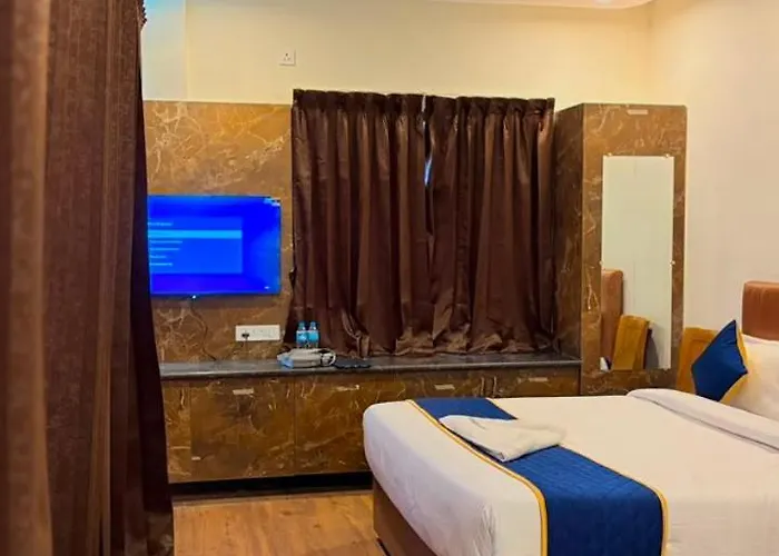 Hotel Vakula Matha Grand